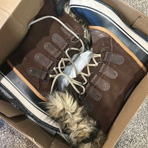 Like new Sorel Joan of Arctic waterproof lined winter boots, leather